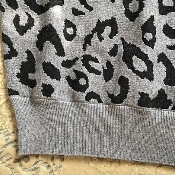 Feiersi pullover sweater. Size M NWOT. Smoke free home. - Picture 5 of 9